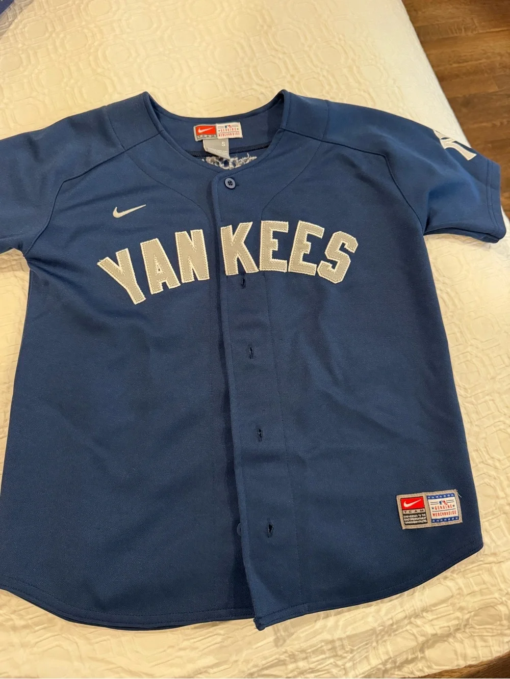 Nike Kids Yankees Button-Up Jersey in Blue